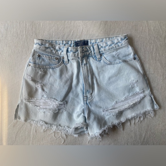 Light wash ripped jean shorts - Abercrombie size 2 - Picture 1 of 3